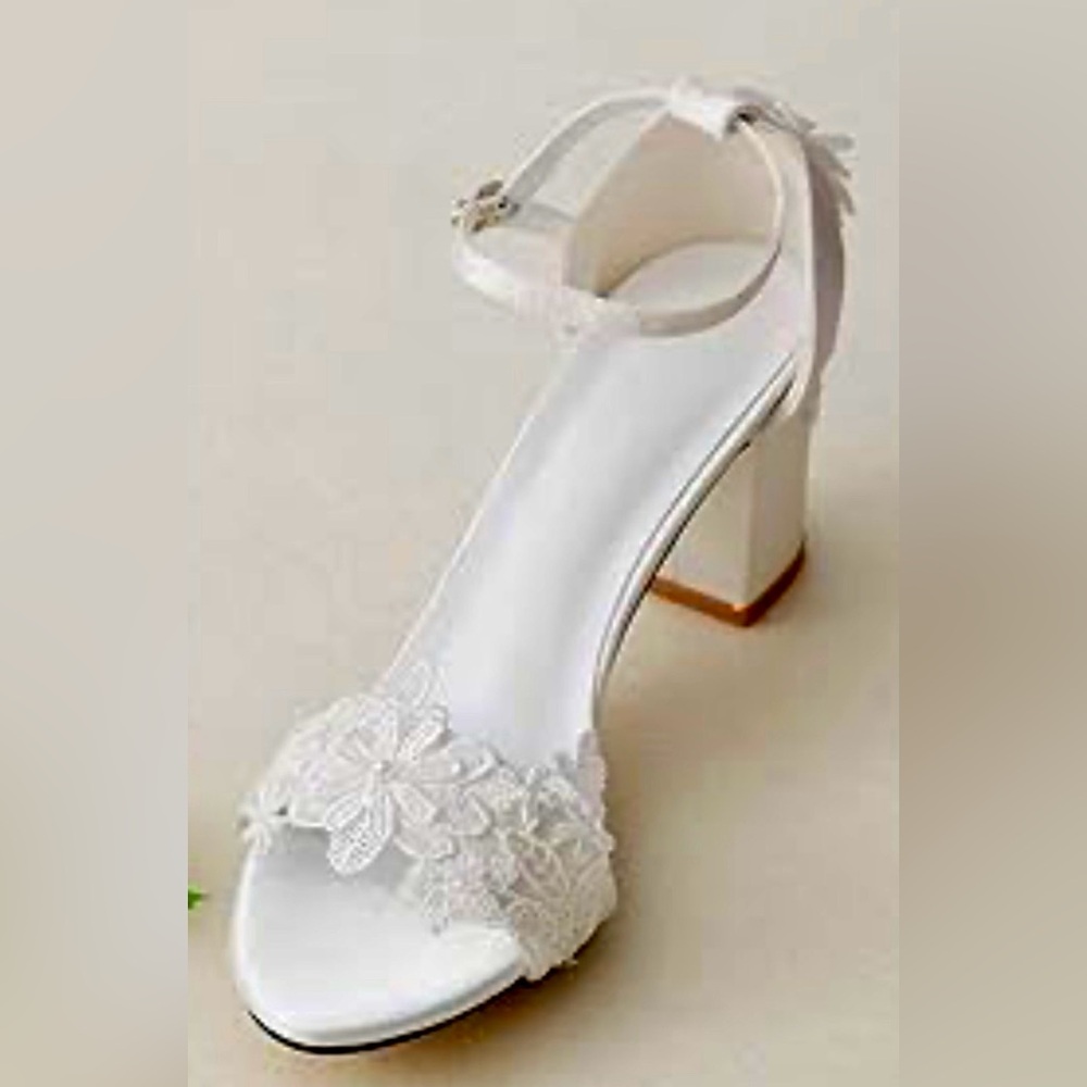 Elegant White Lace Block Heel Sandals